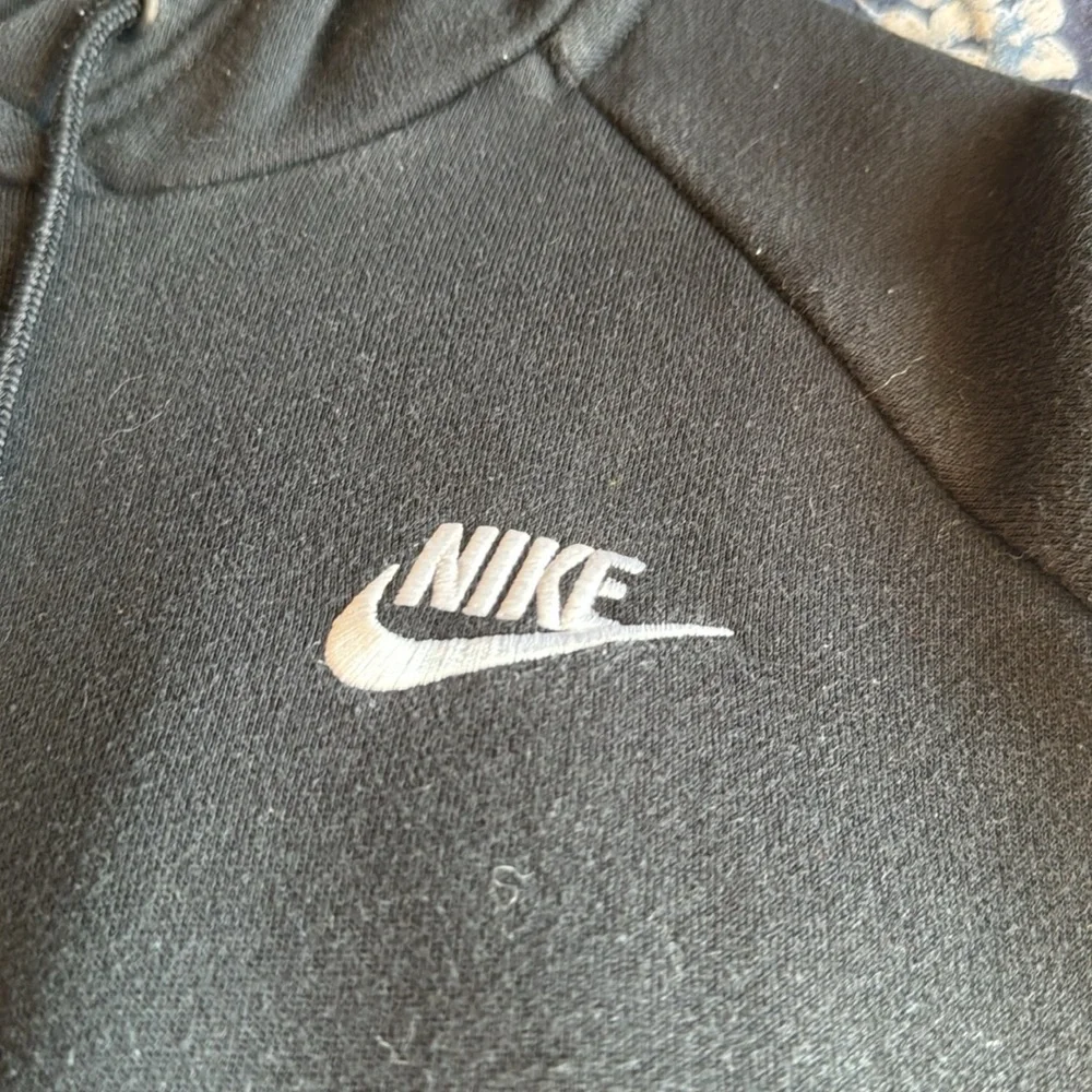 Nike Hoodie. Black. Size Medium. Used and still in great condition. No flaws. - Picture 2 of 7